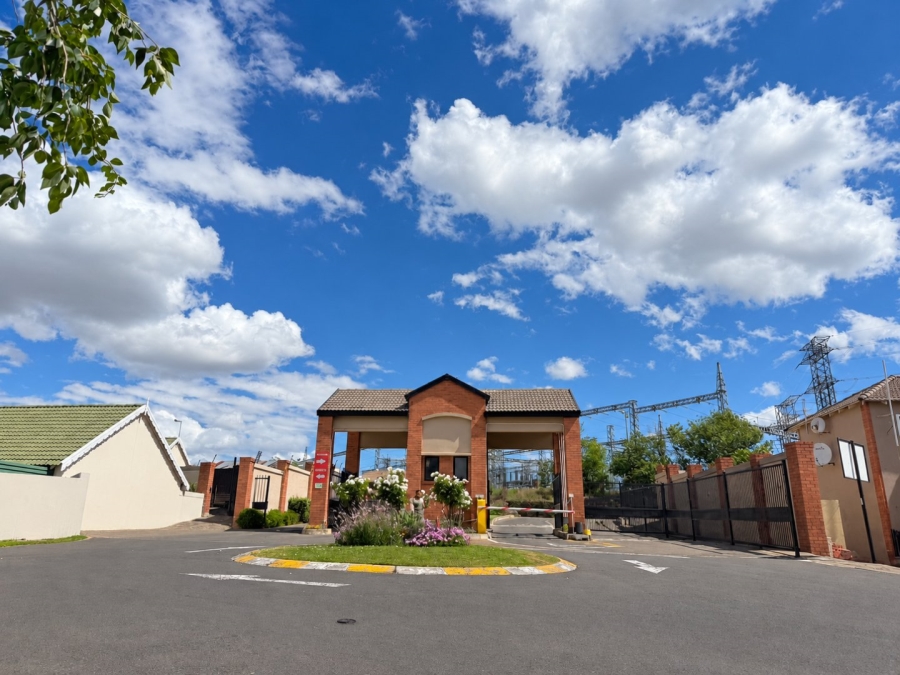To Let 3 Bedroom Property for Rent in Hillside Free State